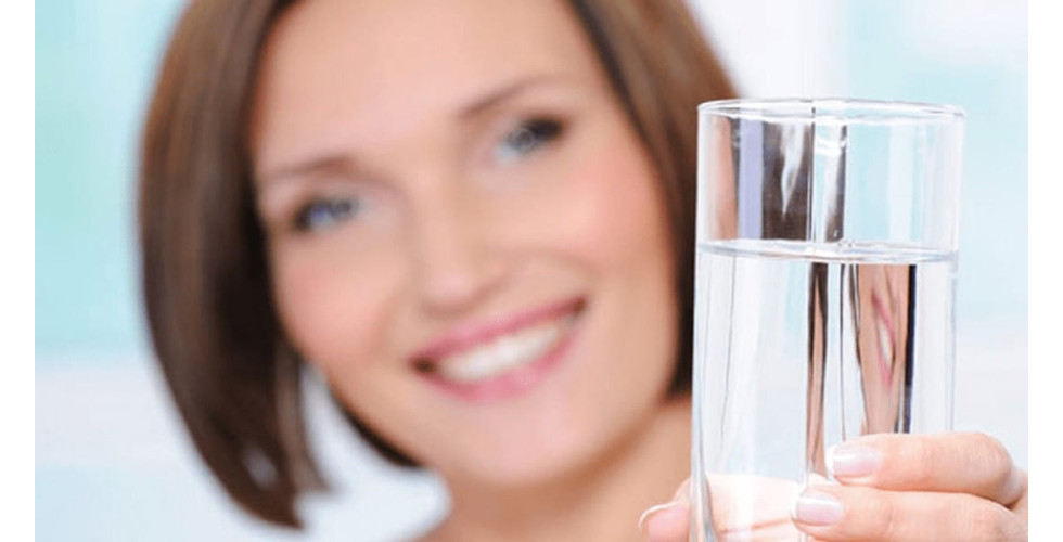 Bí quyết giữ cơ thể luôn đủ nước vào mùa hè